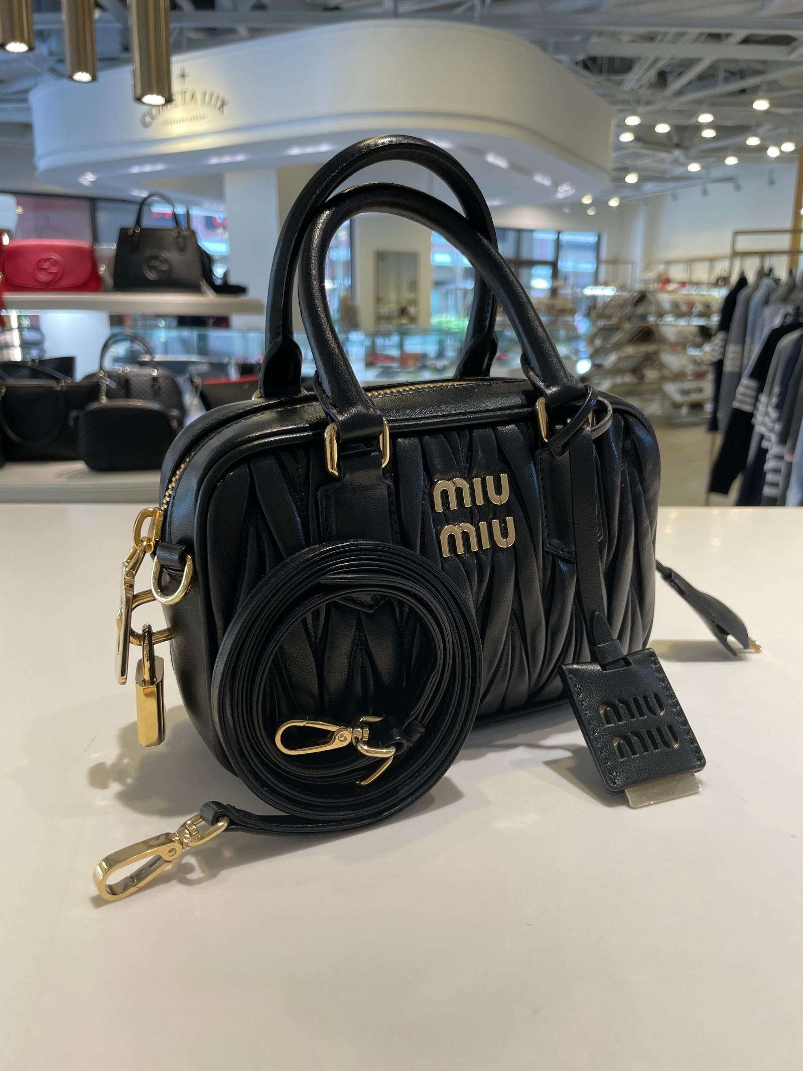 miumiuブラック×ホワイト38ボックススカート ブラック アルカディ マテラッセレザー バッグ | Miu Miu