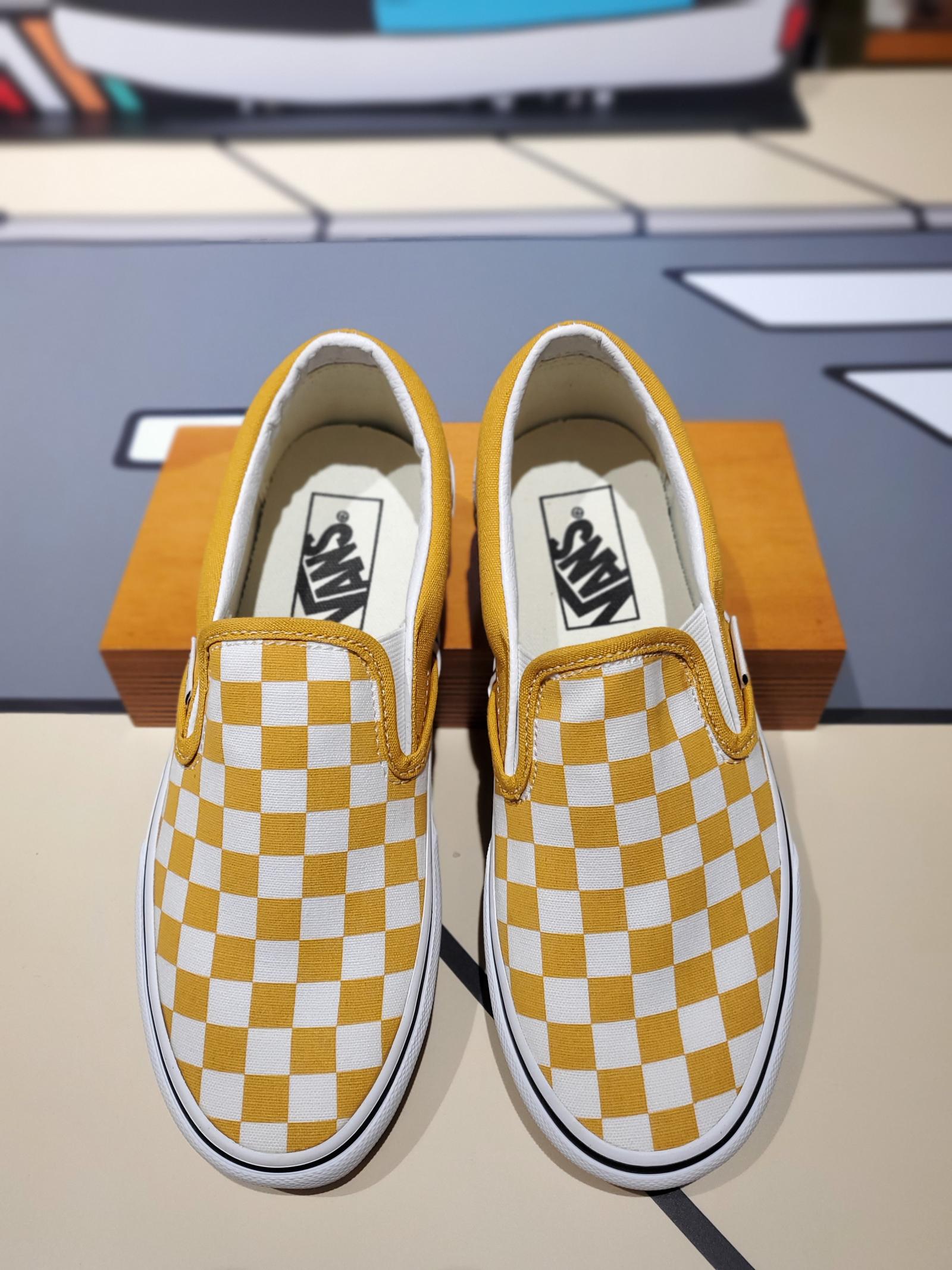 Vans Classic Slip - on - Checkerboard Golden Yellow